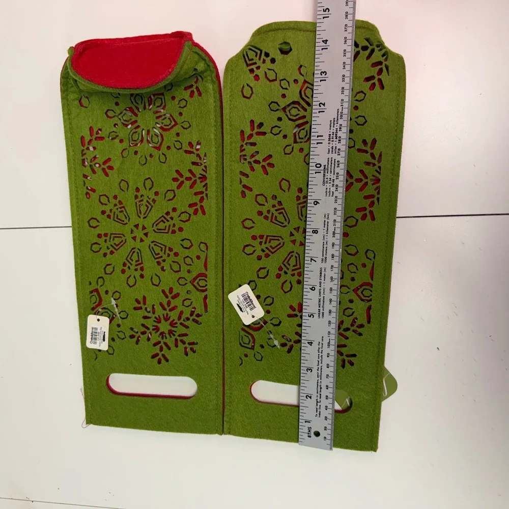 Crate & Barrel Christmas Felt Wine Gift Bags Set of 2 Red Green Snowflake Cutout